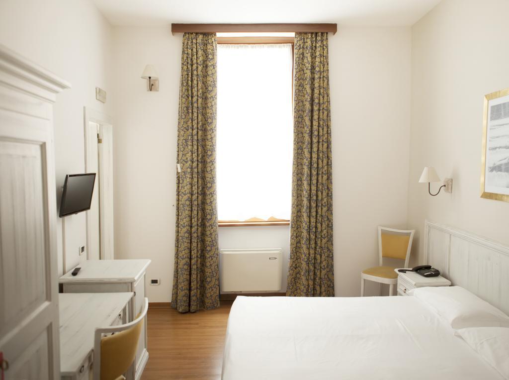 Hotel Sebino Сарнико Экстерьер фото